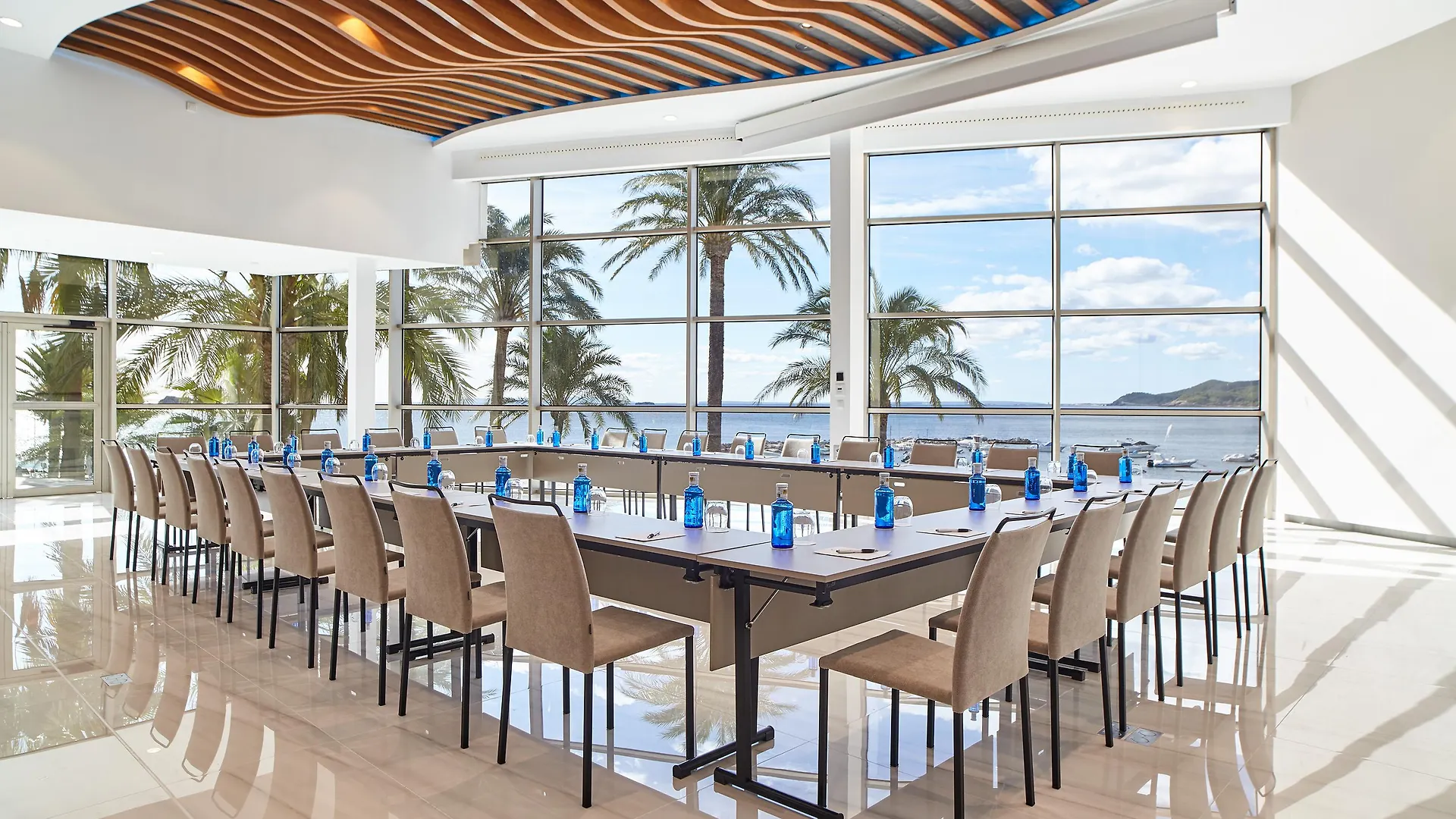 Hotel Torre Del Mar - Ibiza Playa d'en Bossa 4*,